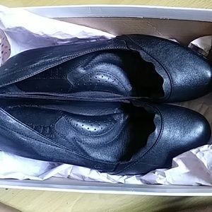 BØRN black leather heels